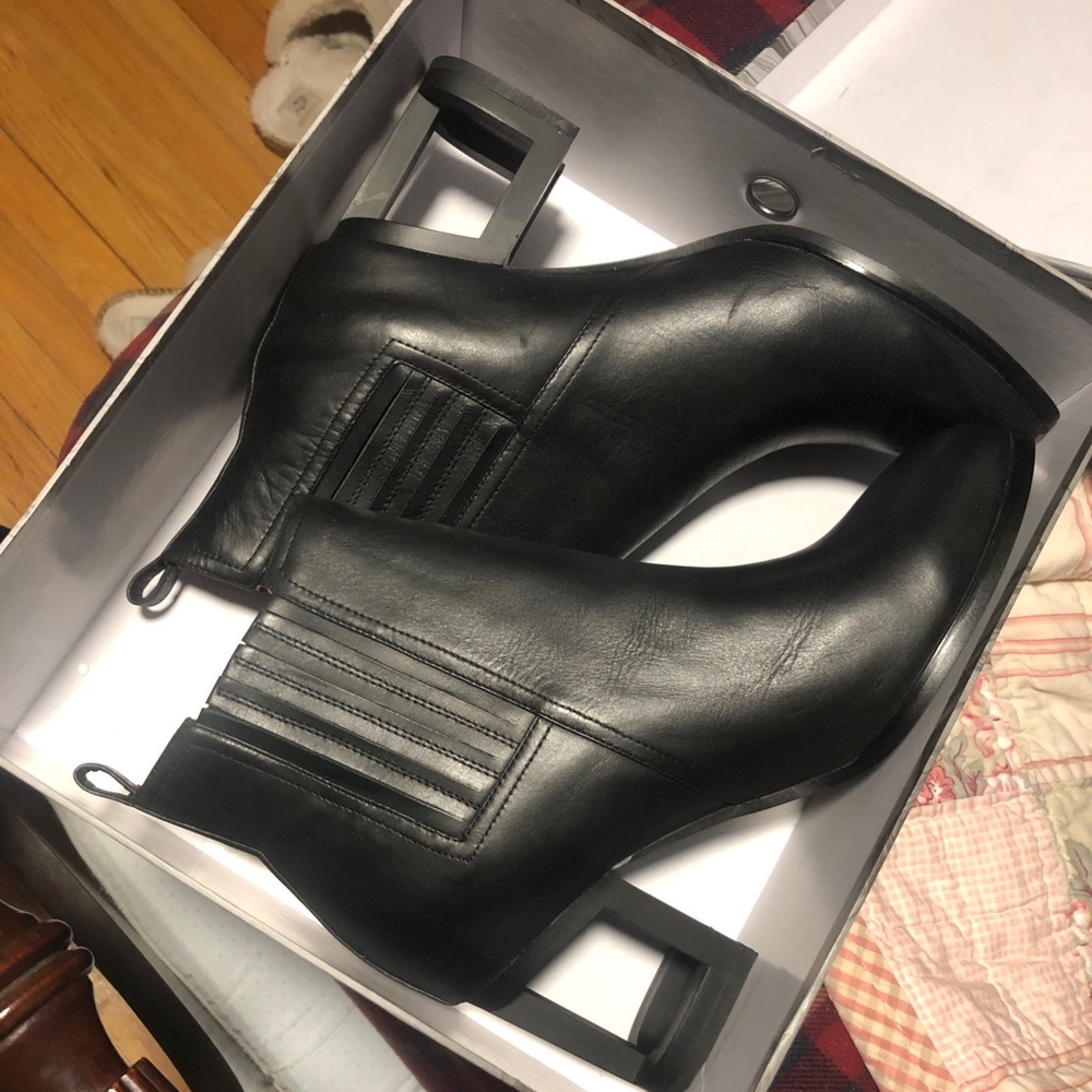 NEW:Jeffrey Campbell Dulcet Cut Out Boot - Size 10